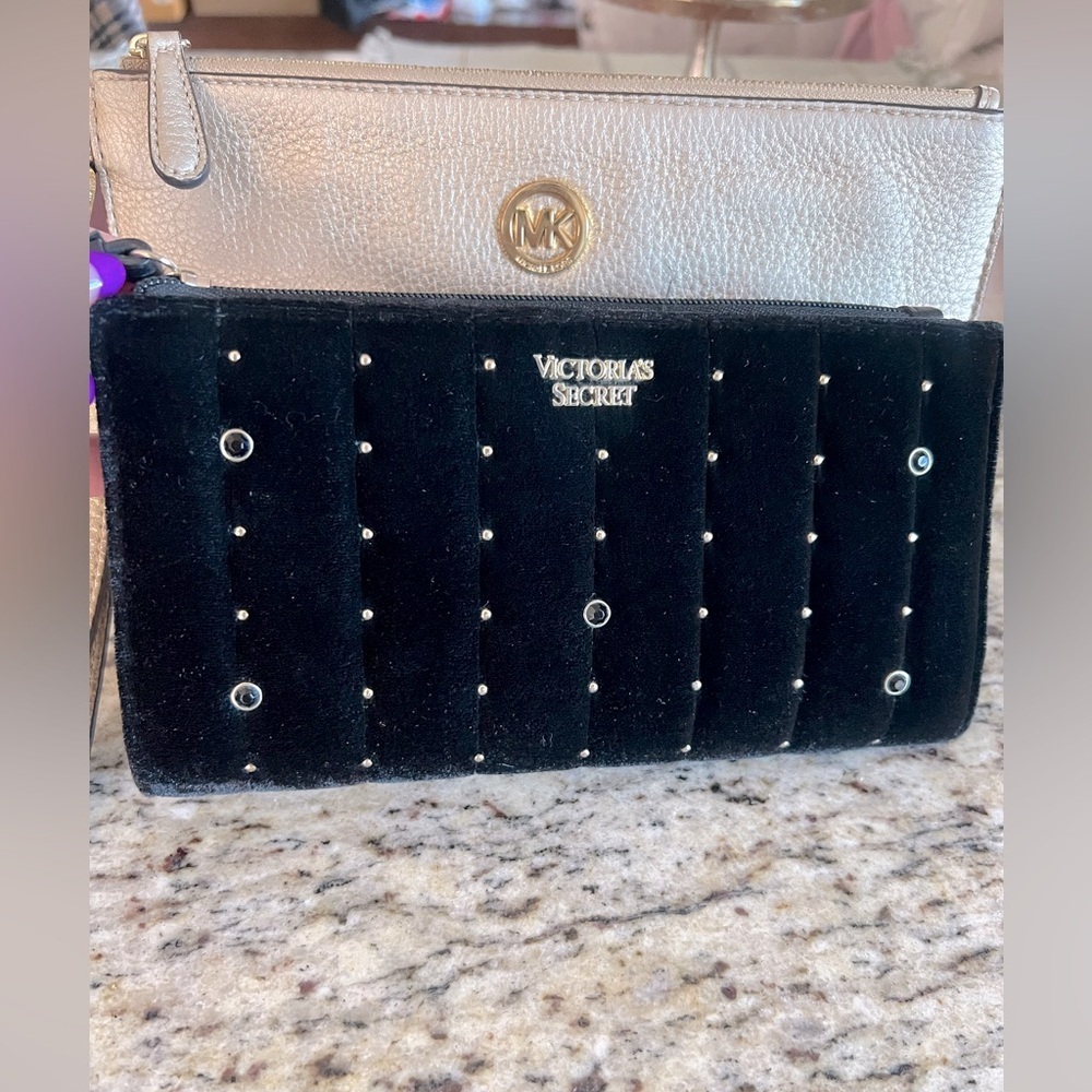 2 Wristlets Gold Tone Michael Kors Black Suede Victorias Secret Card Holder - Picture 2 of 7